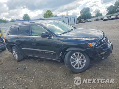 Czwarte zdjęcie samochodu z boku: 2021 JEEP GRAND CHEROKEE LAREDO VIN:1C4RJFAG7MC541716 - miniatura