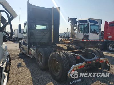 Drugie zdjęcie samochodu z przodu: 2014 VOLVO VNL SEMI TRUCK VIN:4V4NC9EH9EN173286 - miniatura