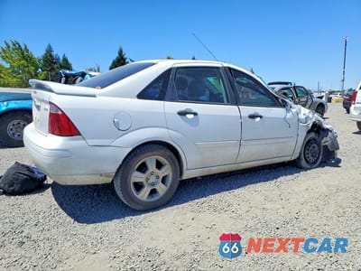 Trzecie zdjęcie samochodu z tyłu: 2015 FORD FOCUS VIN:1FAFP34N95W278807 - miniatura