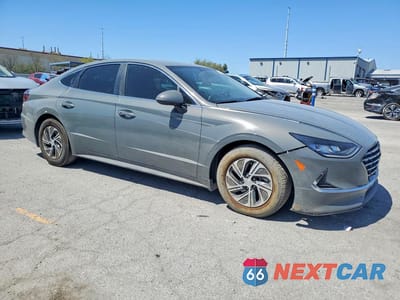 Czwarte zdjęcie samochodu z boku: 2022 HYUNDAI SONATA HYBRID BLUE VIN:KMHL24JJXNA049869 - miniatura