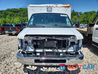 Piąte zdjęcie samochodu w środku: 2018 FORD ECONOLINE E350 SD AMBULANCE VIN:1FDWE3FS3JDC23127 - miniatura