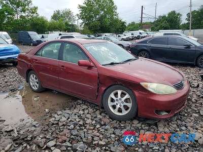 Czwarte zdjęcie samochodu z boku: 2005 TOYOTA CAMRY XLE V6 VIN:4T1BF30K35U087897 - miniatura