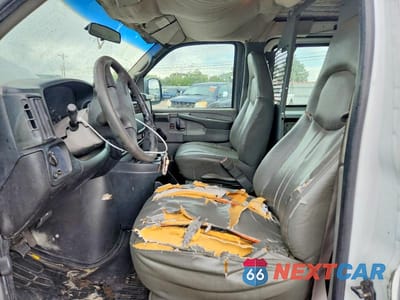 Zdjęcie 7 z 14 samochodu: 2004 GMC SAVANA 1500 DELIVERY VAN VIN:1GTEG15X741118687 - miniatura
