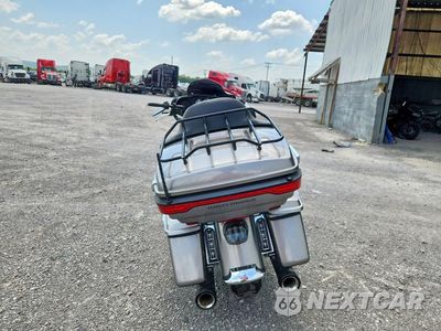 Czwarte zdjęcie samochodu z boku: 2017 HARLEY-DAVIDSON FLHTCU ULTRA CLASSIC ELECTRA GLIDE VIN:1HD1FCC17HB633568 - miniatura
