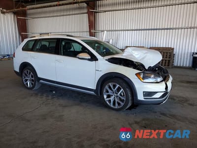 Czwarte zdjęcie samochodu z boku: 2017 VOLKSWAGEN GOLF ALLTRACK S VIN:3VWH17AUXHM522280 - miniatura