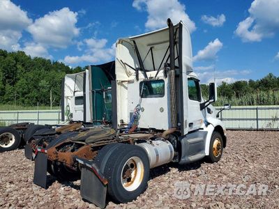 Czwarte zdjęcie samochodu z boku: 2015 PETERBILT 579 SEMI TRUCK VIN:1XPBA48XXFD299365 - miniatura
