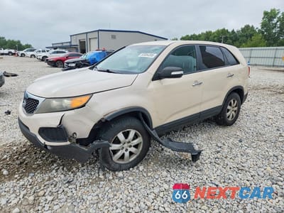 2011 KIA SORENTO LX 5XYKT3A10BG120726 - główne zdjęcie licytacji z USA - miniatura
