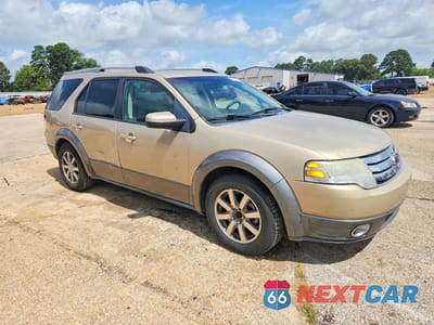 Czwarte zdjęcie samochodu z boku: 2008 FORD TAURUS X SEL VIN:1FMDK05W28GA00735 - miniatura