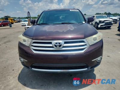 Piąte zdjęcie samochodu w środku: 2013 TOYOTA HIGHLANDER SE VIN:5TDZK3EH0DS119512 - miniatura