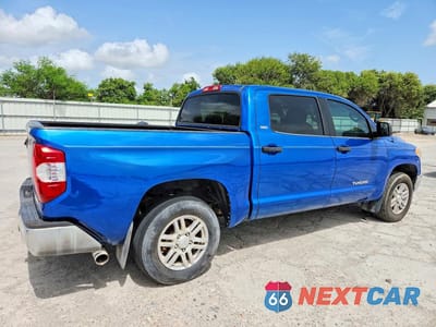 Trzecie zdjęcie samochodu z tyłu: 2017 TOYOTA TUNDRA CREWMAX SR5 VIN:5TFEM5F11HX112753 - miniatura