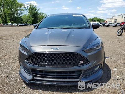 Piąte zdjęcie samochodu w środku: 2017 FORD FOCUS ST VIN:1FADP3L93HL234190 - miniatura