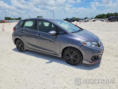 Czwarte zdjęcie samochodu z boku: 2018 HONDA FIT SPORT VIN:3HGGK5H67JM716280 - miniatura