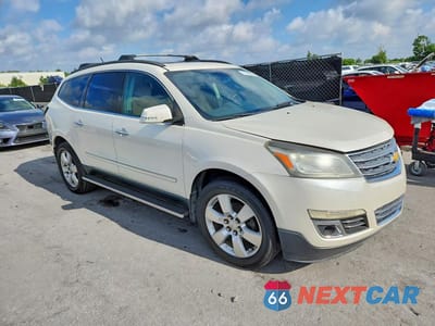 Czwarte zdjęcie samochodu z boku: 2013 CHEVROLET TRAVERSE VIN:1GNKRLKD2DJ128814 - miniatura