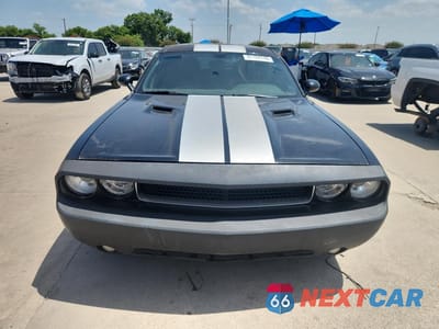 Piąte zdjęcie samochodu w środku: 2014 DODGE CHALLENGER SRT-8 VIN:2C3CDYCJ3EH137414 - miniatura