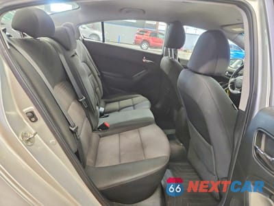 Zdjęcie 10 z 12 samochodu: 2014 KIA FORTE LX VIN:KNAFX4A64E5220894 - miniatura