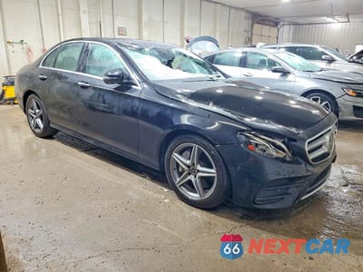 Czwarte zdjęcie samochodu z boku: 2019 MERCEDES-BENZ E 450 4MATIC VIN:WDDZF6JB6KA555112 - miniatura