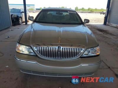 Piąte zdjęcie samochodu w środku: 2010 LINCOLN TOWN CAR SIGNATURE LIMITED VIN:2LNBL8CV5AX618936 - miniatura