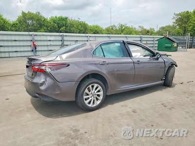 Trzecie zdjęcie samochodu z tyłu: 2022 TOYOTA CAMRY LE VIN:4T1C11AK9NU654474 - miniatura