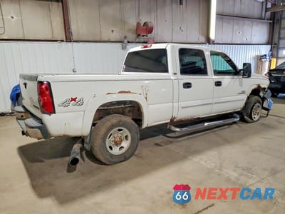 Trzecie zdjęcie samochodu z tyłu: 2005 CHEVROLET SILVERADO K2500 HEAVY DUTY VIN:1GCHK23295F911342 - miniatura