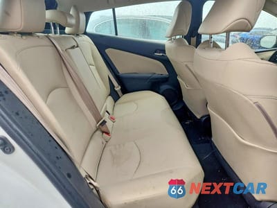 Zdjęcie 10 z 12 samochodu: 2019 TOYOTA PRIUS XLE AWD-E VIN:JTDL9RFU8K3012478 - miniatura
