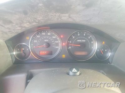 Zdjęcie 9 z 13 samochodu: 2006 JEEP COMMANDER VIN:1J8HH48N56C175735 - miniatura