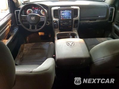 Zdjęcie 8 z 12 samochodu: 2018 RAM 1500 SLT VIN:3C6RR7LG2JG230707 - miniatura