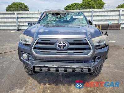 Piąte zdjęcie samochodu w środku: 2016 TOYOTA TACOMA SR5 V6 VIN:3TMAZ5CN4GM023464 - miniatura