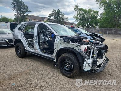 Czwarte zdjęcie samochodu z boku: 2024 TOYOTA RAV4 XLE PREMIUM VIN:4T3B6RFV6RU151870 - miniatura