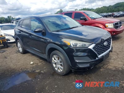 Czwarte zdjęcie samochodu z boku: 2019 HYUNDAI TUCSON SE VIN:KM8J2CA49KU857605 - miniatura