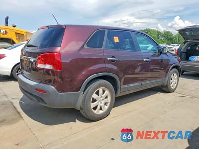 Trzecie zdjęcie samochodu z tyłu: 2013 KIA SORENTO LX VIN:5XYKT3A19DG336707 - miniatura