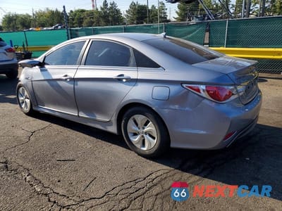 Trzecie zdjęcie samochodu z tyłu: 2015 HYUNDAI SONATA HYBRID BASE VIN:KMHEC4A48FA133934 - miniatura