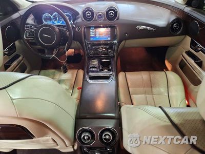 Zdjęcie 8 z 12 samochodu: 2011 JAGUAR XJL VIN:SAJWA2GB4BLV06749 - miniatura