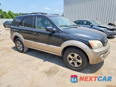 Czwarte zdjęcie samochodu z boku: 2004 KIA SORENTO LX VIN:KNDJC733645182161 - miniatura