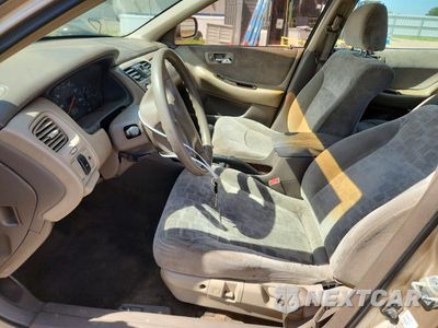 Zdjęcie 7 z 13 samochodu: 2004 HONDA ACCORD SEDAN DX AUTO VIN:1HGCG6693YA103454 - miniatura