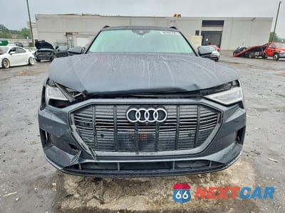 Piąte zdjęcie samochodu w środku: 2022 AUDI E-TRON PREMIUM PLUS VIN:WA1LAAGEXNB005293 - miniatura