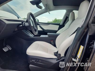 Zdjęcie 7 z 13 samochodu: 2026 TESLA MODEL Y VIN:7SAYGDEE9TF399140 - miniatura