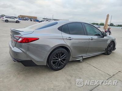 Trzecie zdjęcie samochodu z tyłu: 2025 TOYOTA CAMRY SE VIN:4T1DAACK8SU524411 - miniatura