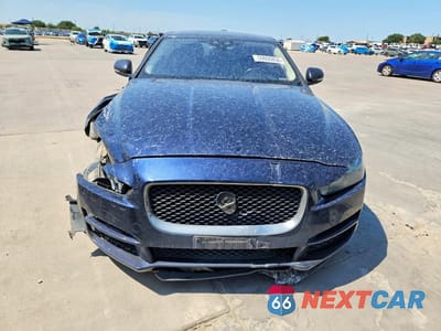 Piąte zdjęcie samochodu w środku: 2017 JAGUAR XE PREMIUM VIN:SAJAD4BG3HA973536 - miniatura