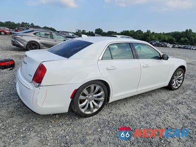Trzecie zdjęcie samochodu z tyłu: 2019 CHRYSLER 300 TOURING VIN:2C3CCAAG4KH733189 - miniatura
