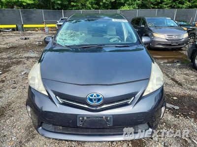 Piąte zdjęcie samochodu w środku: 2013 TOYOTA PRIUS V THREE VIN:JTDZN3EUXD3227920 - miniatura