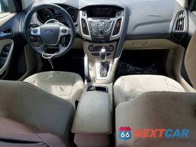 Zdjęcie 8 z 12 samochodu: 2012 FORD FOCUS SEL VIN:1FAHP3H24CL411027 - miniatura