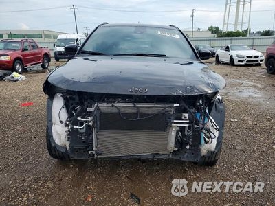 Piąte zdjęcie samochodu w środku: 2025 JEEP COMPASS LATITUDE VIN:3C4NJDBN5ST568348 - miniatura