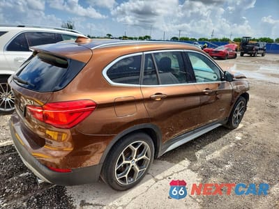 Trzecie zdjęcie samochodu z tyłu: 2017 BMW X1 XDRIVE28I VIN:WBXHT3C33H5F82651 - miniatura