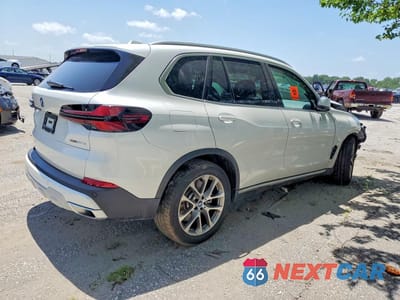 Trzecie zdjęcie samochodu z tyłu: 2025 BMW X5 XDRIVE50E VIN:5UX43EU07S9X70631 - miniatura