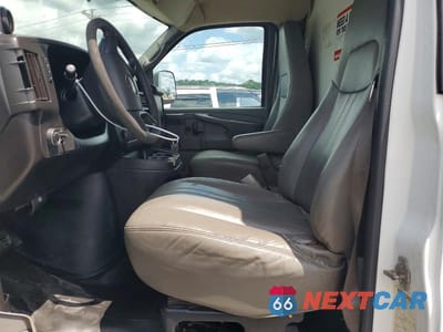 Zdjęcie 7 z 13 samochodu: 2011 GMC SAVANA CUTAWAY G3500 VIN:1GDY72BA4B1903213 - miniatura