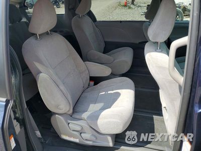 Zdjęcie 11 z 13 samochodu: 2018 TOYOTA SIENNA LE VIN:5TDJZ3DC8JS206861 - miniatura