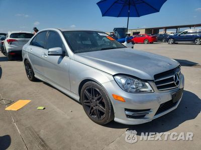 Czwarte zdjęcie samochodu z boku: 2014 MERCEDES-BENZ C 250 VIN:WDDGF4HB5EG231720 - miniatura
