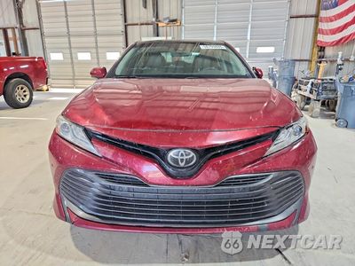 Piąte zdjęcie samochodu w środku: 2018 TOYOTA CAMRY XLE VIN:4T1B11HK1JU658899 - miniatura