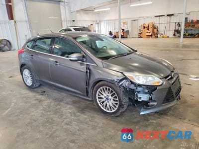Czwarte zdjęcie samochodu z boku: 2012 FORD FOCUS SEL VIN:1FAHP3M26CL358403 - miniatura