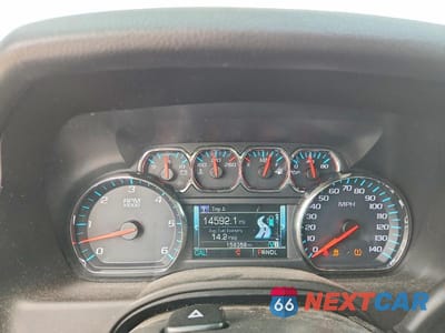 Zdjęcie 9 z 13 samochodu: 2018 CHEVROLET SUBURBAN K1500 LT VIN:1GNSKHKC8JR317859 - miniatura